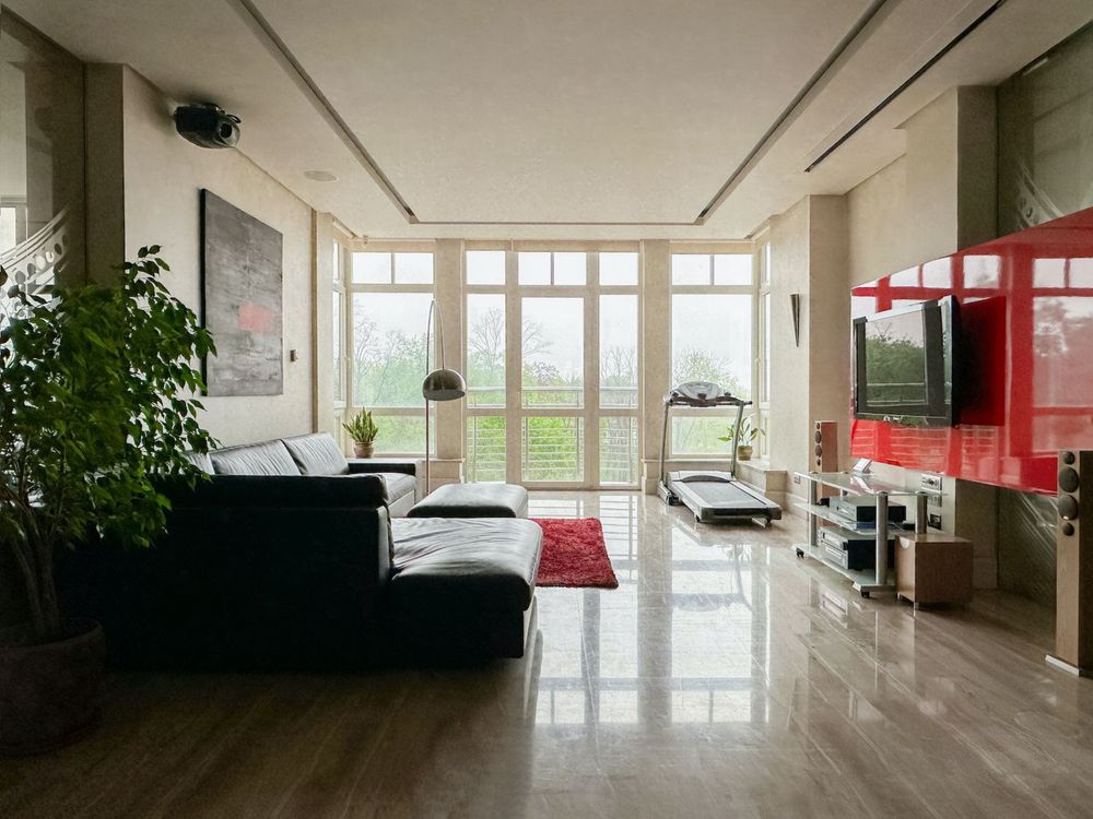 Spacious 3-Bedroom Designer Apartment with Luxury Features