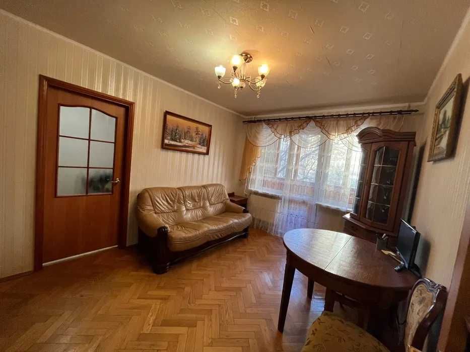 2-Bedroom Apartment Near Pecherska Metro