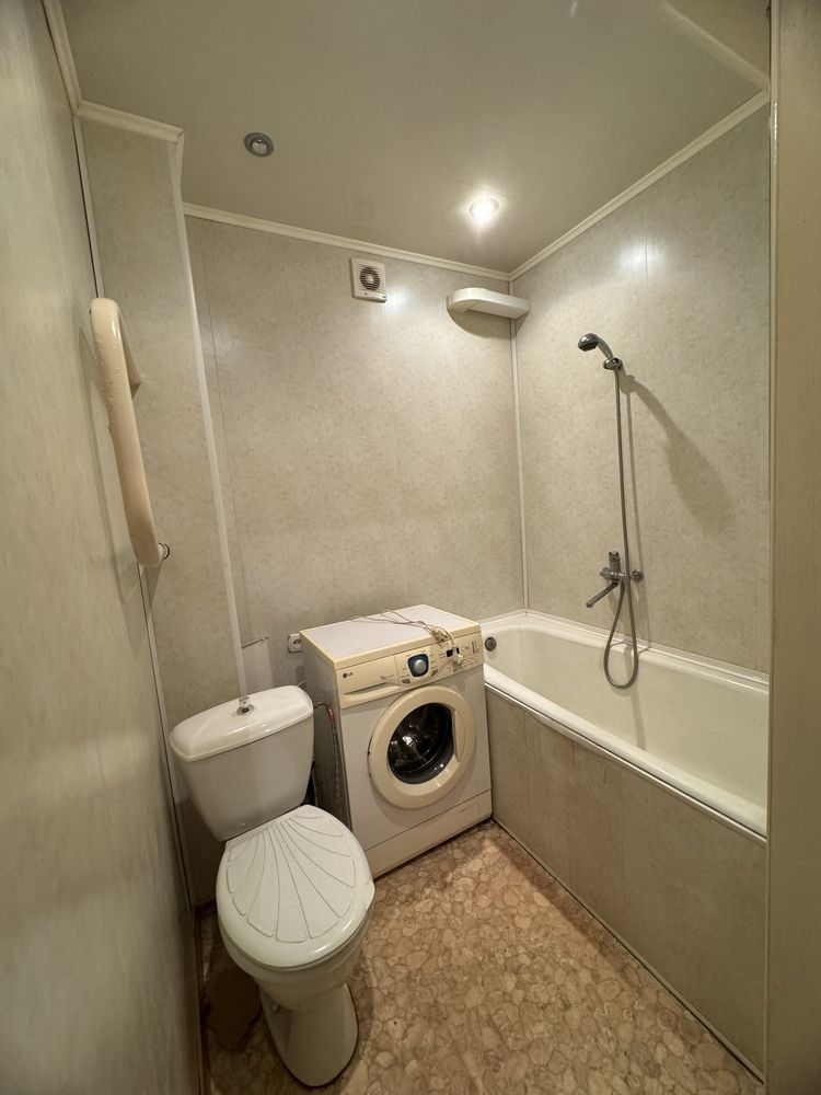 1-Room Apartment on 1st Floor of 9-Story Building