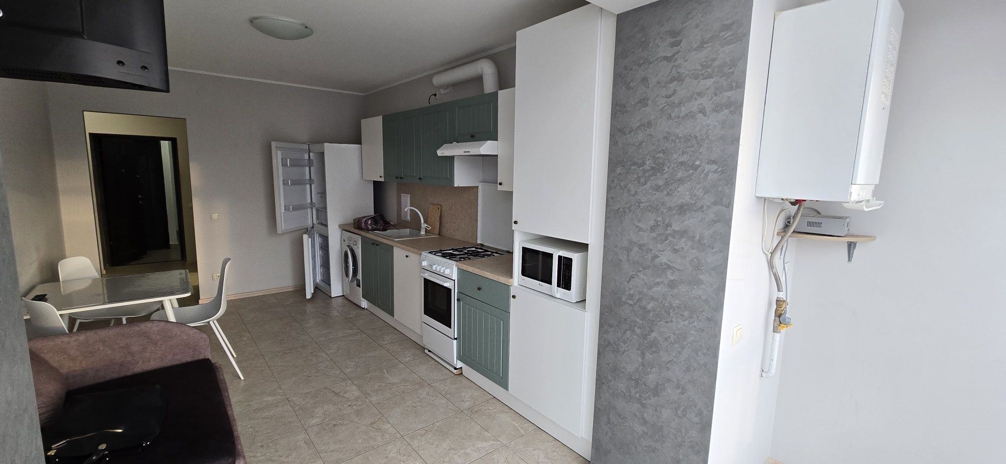 Modern Apartment with Designer Kitchen and Shower Room