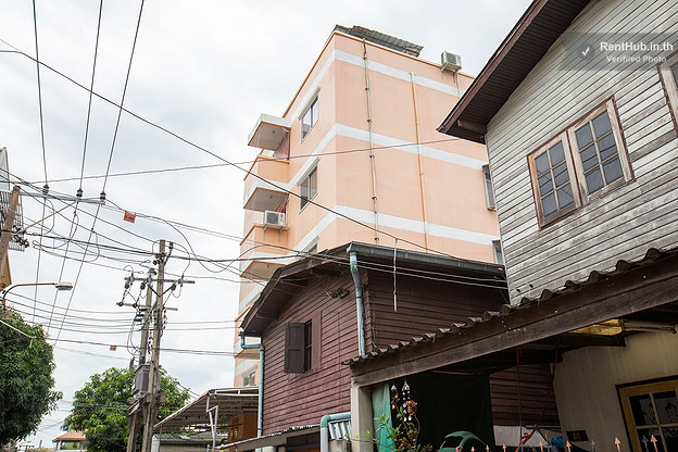 Thara Place рядом с линией MRT YELLOW LINE, станция Chokchai4