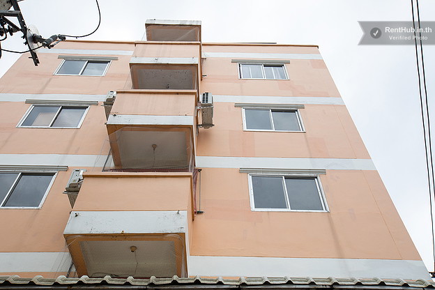 Thara Place near MRT YELLOW LINE, Chokchai4 station