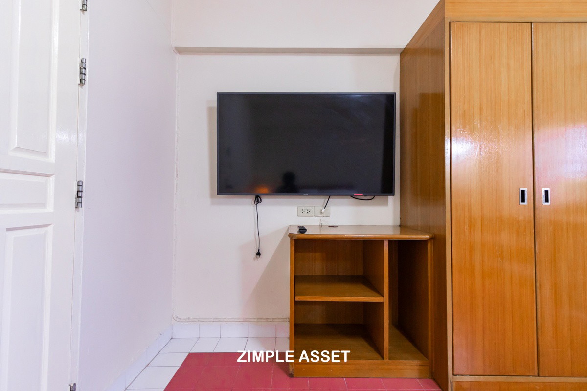 Room for Rent in NgamWongwan Area - Convenient Location near PanTip