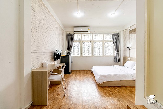 Ze Residence Bang Aor Station - Cozy Urban Micro-Apartment near Yanhee Hospital
