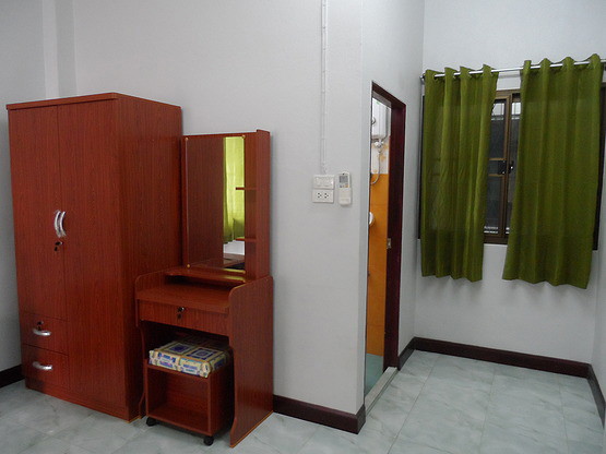 Compact Room Near MRT Bangkasor Station