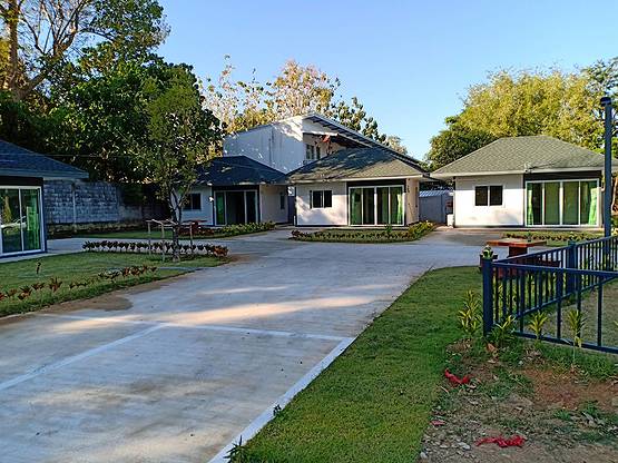 Compact Rental Unit with Modern Amenities
