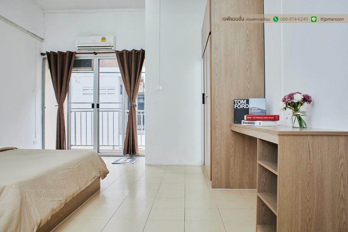 Affordable Compact Room Near BTS Green Line and MRT Yellow Line