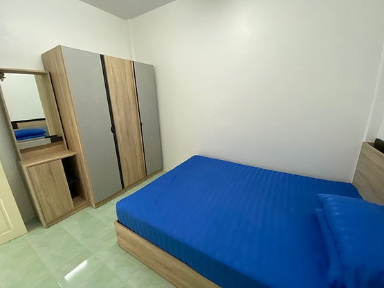 Compact Rental Unit with Modern Amenities