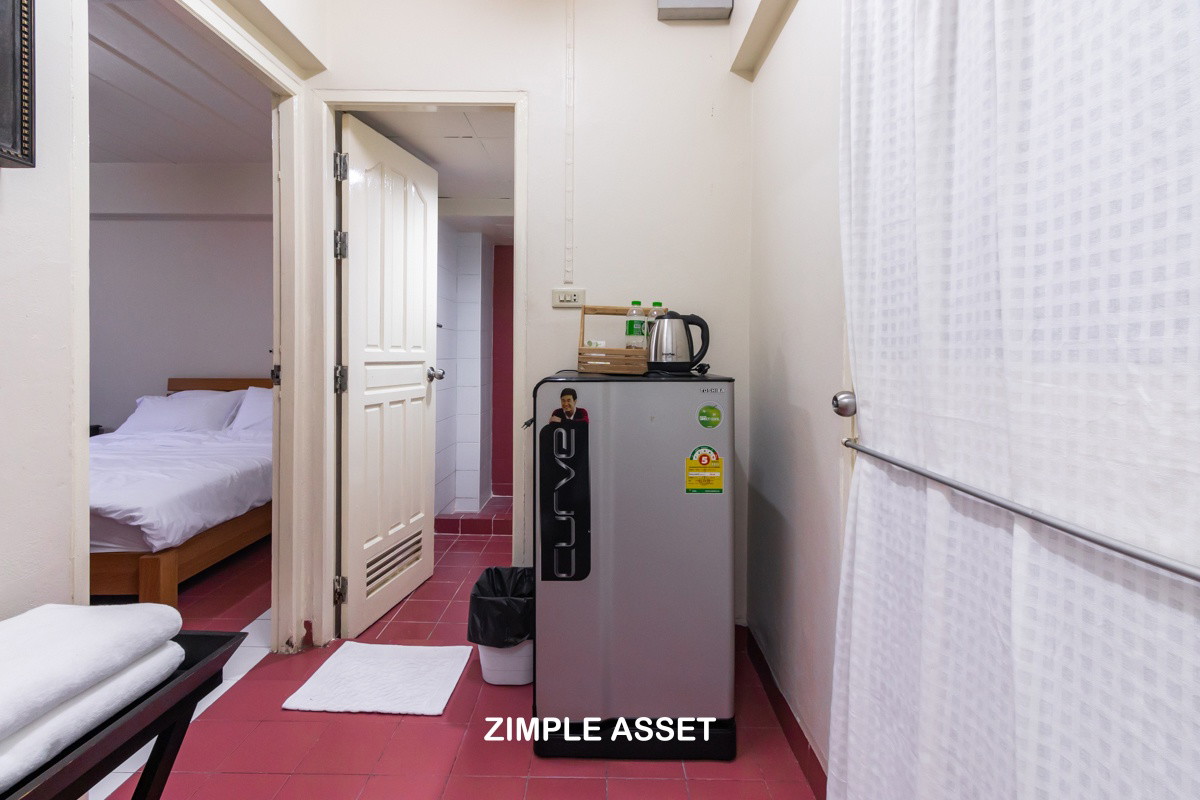 Room for Rent in NgamWongwan Area - Convenient Location near PanTip