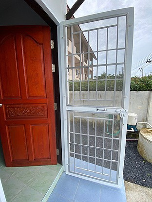 Compact Rental Unit with Modern Amenities