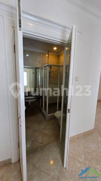 Luxurious White Villa in Raffles Hills Complex