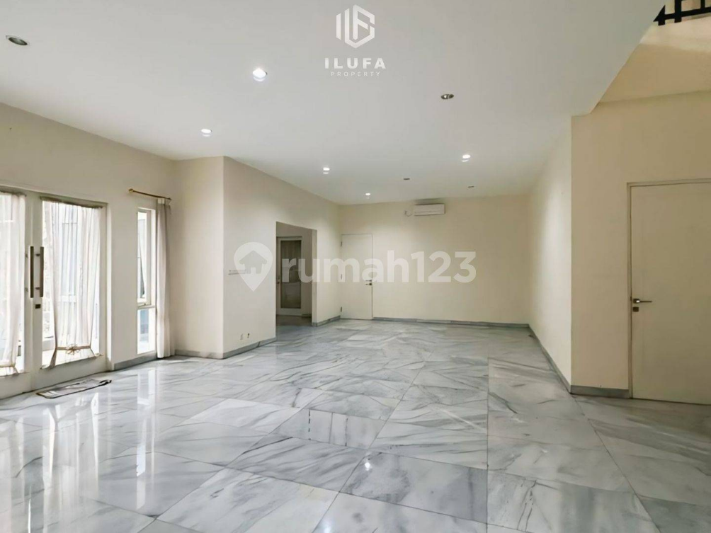 Luxurious 4-Bedroom House with Pool in Kemang