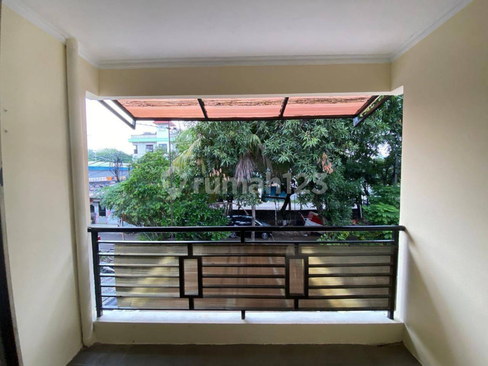 3-Bedroom House in Strategic Cempaka Putih Location