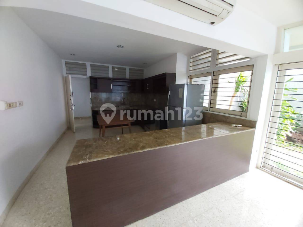 Spacious 4-Bedroom Villa with Pool and Garden