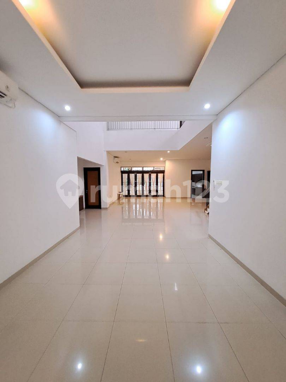 Modern Forest Home with 6 Bedrooms in Brawijaya