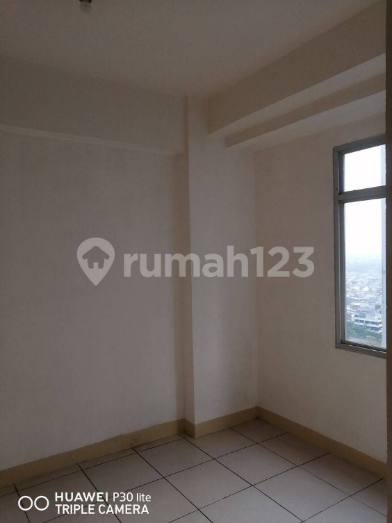 Modern apartment with pool view in Pluit