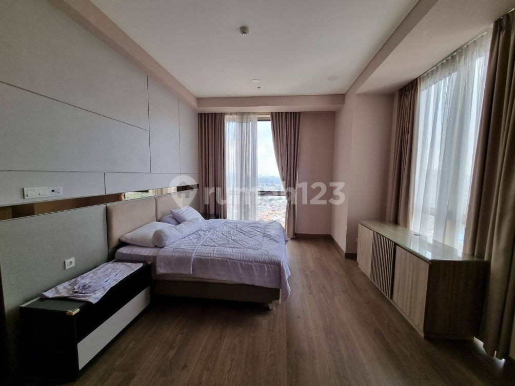 Luxury 2-Bed Apartment with City Views