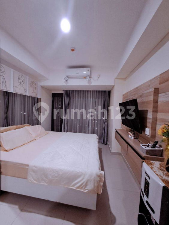Furnished Studio with City View on 21st Floor