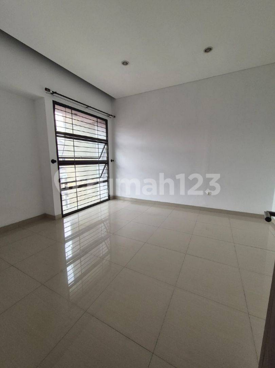 Modern 4-Bedroom House in Sutera Olivia