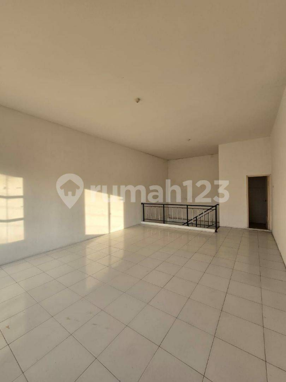 Strategic Commercial Space Near Veteran Road Solo