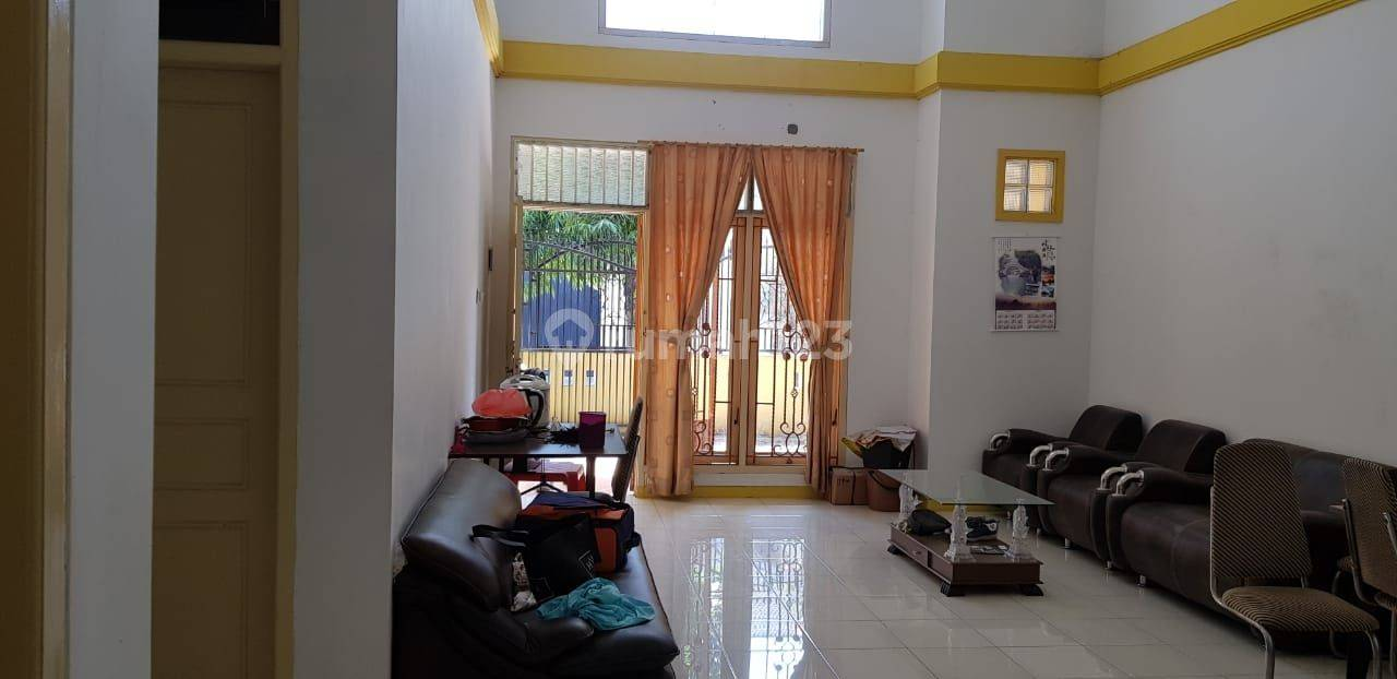 Spacious 3-Bedroom House with AC in Solo