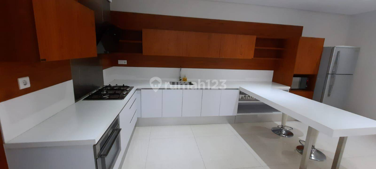 Luxurious Furnished House with Pool in Ciumbuleuit