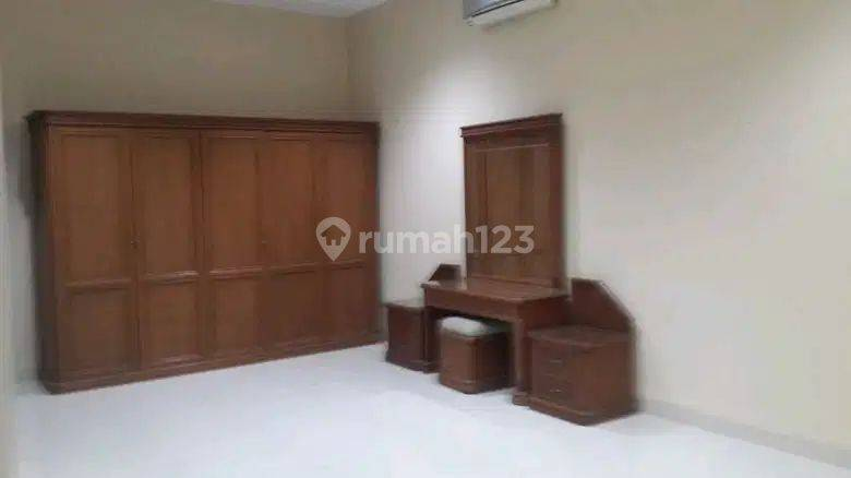 Modern House in Pondok Indah Jakarta Selatan