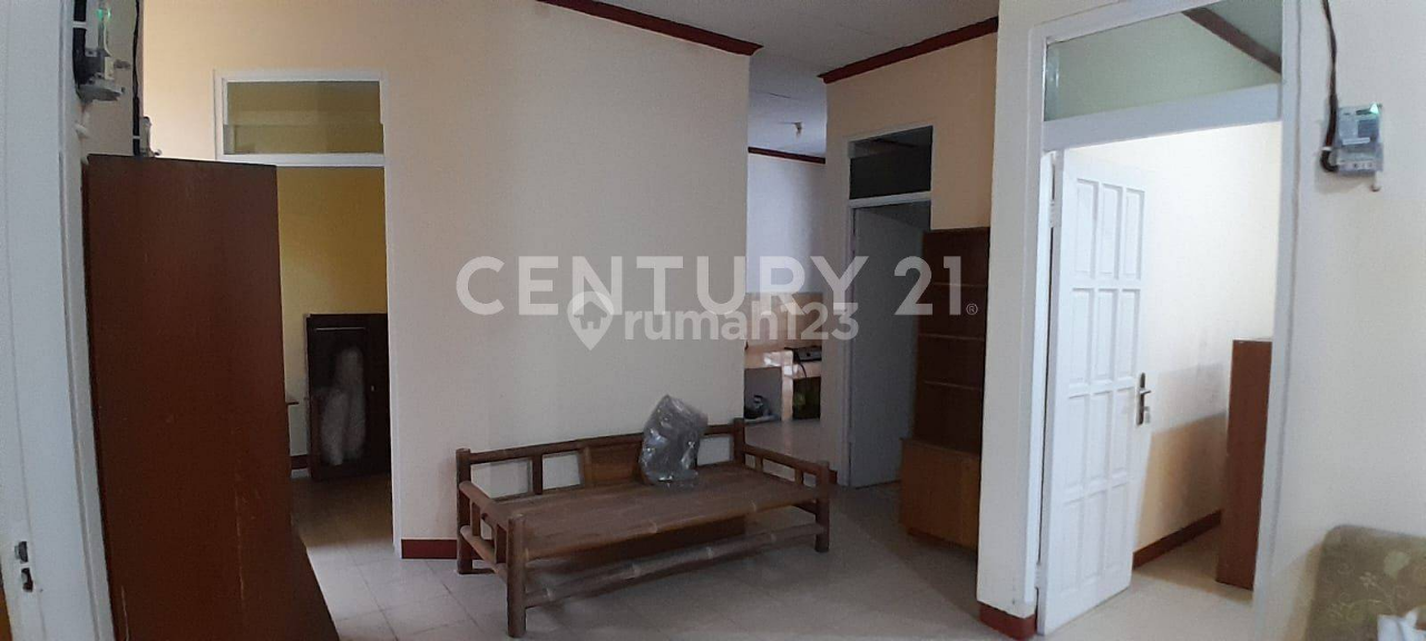 Large Commercial House with 7 Rooms Baranangsiang