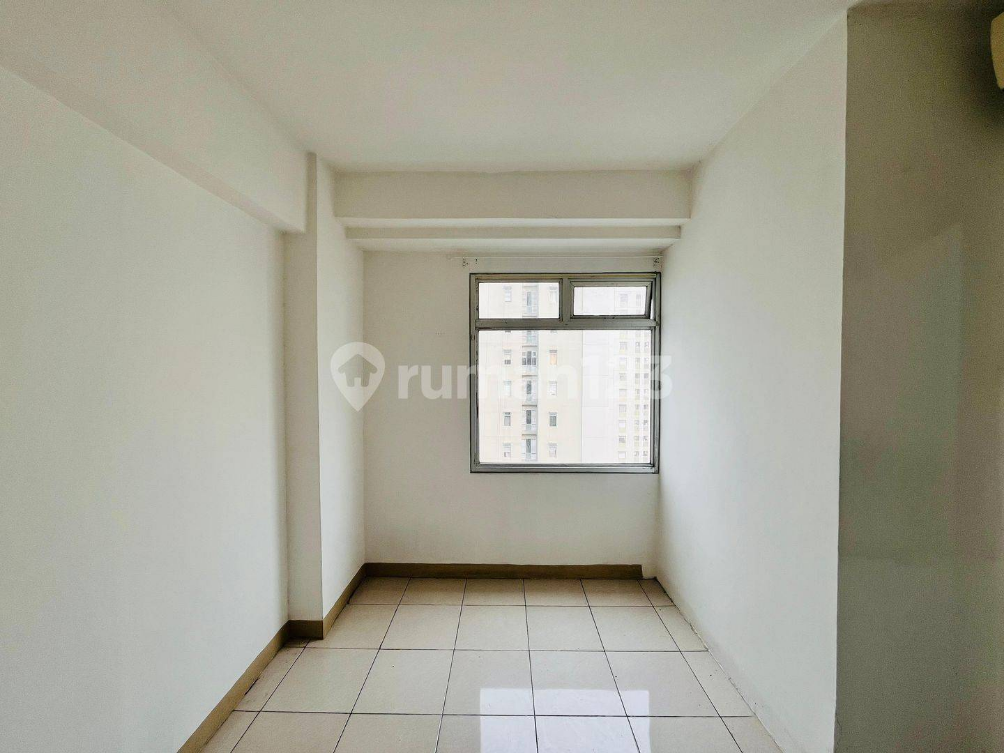 Modern Apartment in Green Bay Pluit Complex