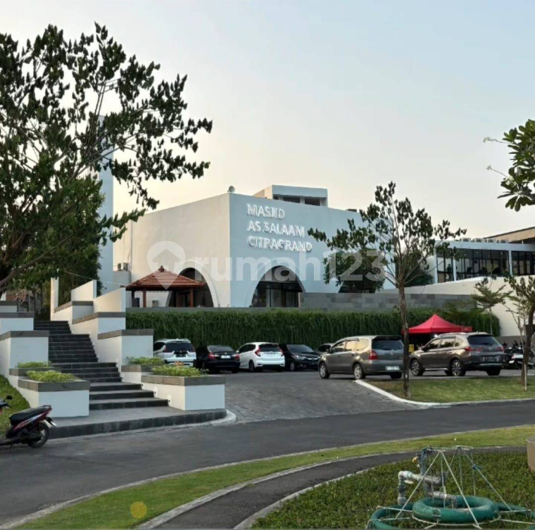 New Modern House Near Medical Centers