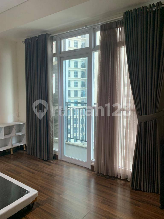 Modern 1-Bedroom Apartment with Pool View