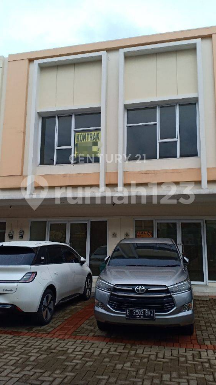 Two-Story Commercial Shop House in Pisa Grande
