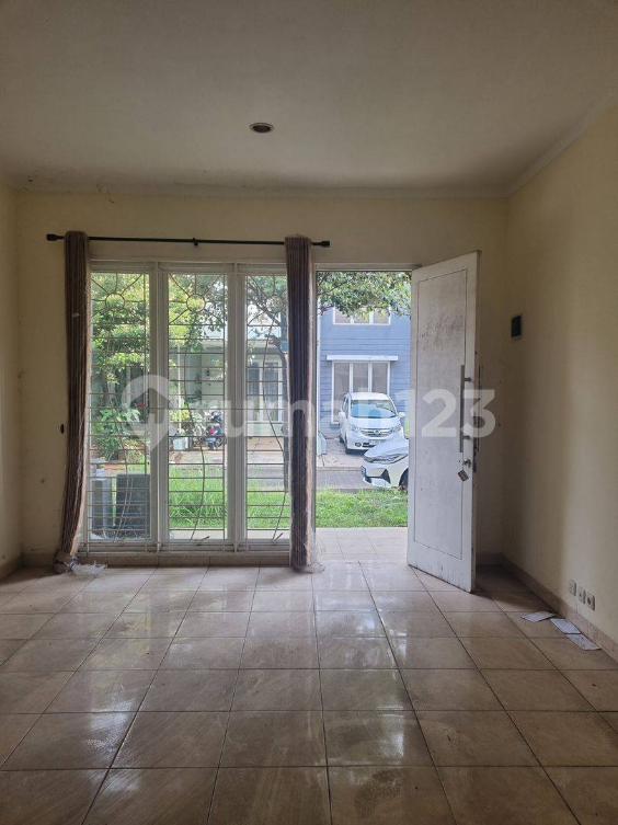 Modern 3-Bedroom House in Graha Raya Bintaro