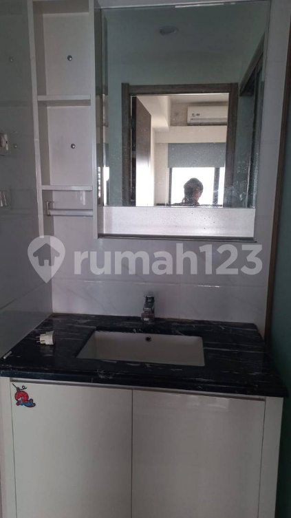 Furnished 2-Bedroom Apartment with Mountain View