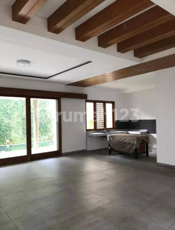 Spacious House with Pool in Cipinang Cempedak