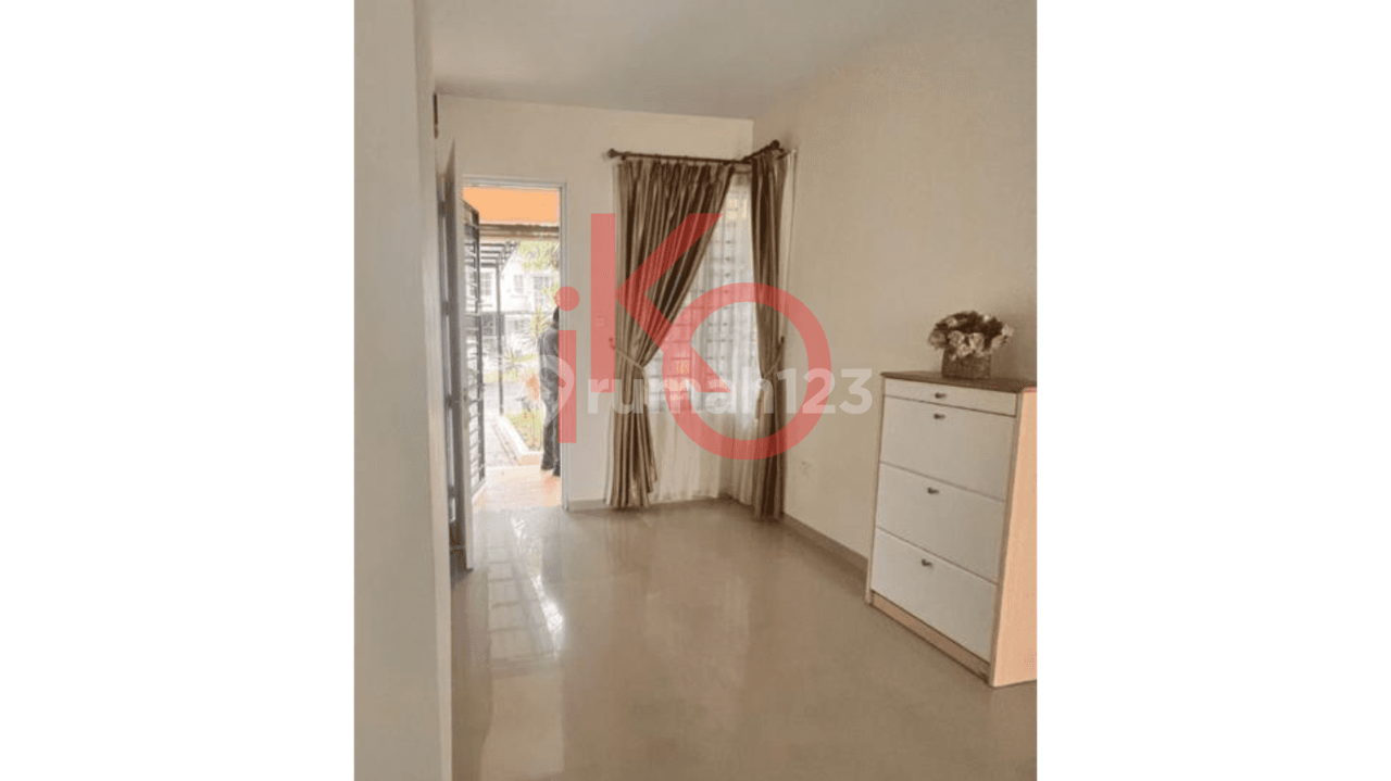 Modern Townhouse Near Ferry Terminal and Airport