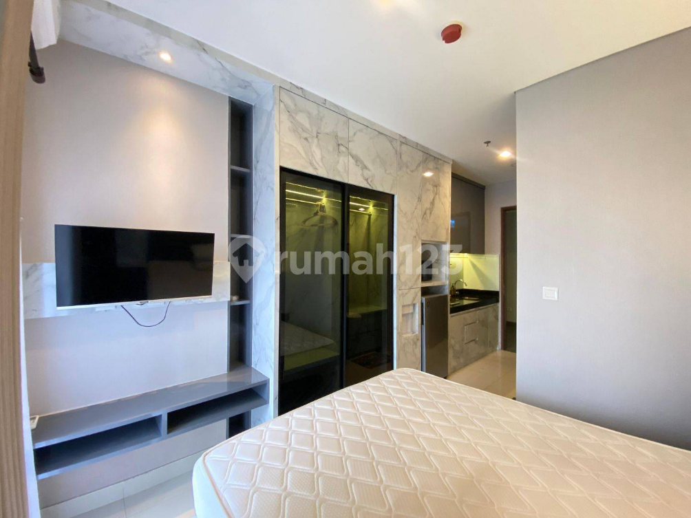 Modern 1BR Furnished Newton Apartment with Designer Interior