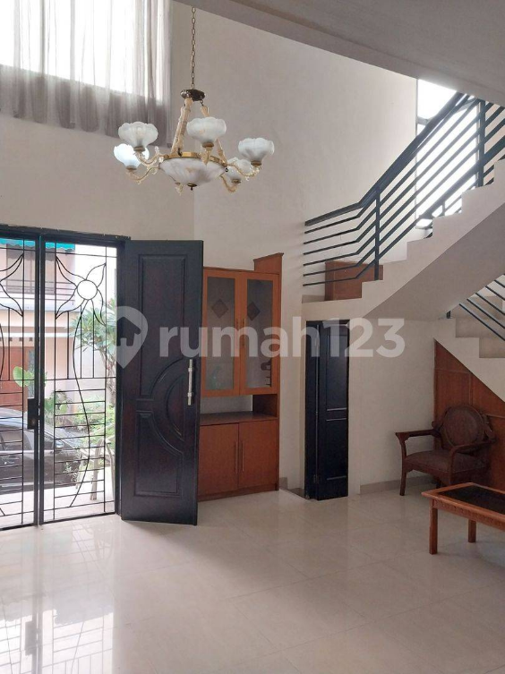 Renovated 4-Bedroom Corner House in Cluster