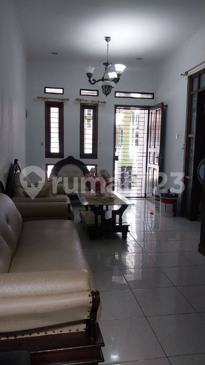 Modern Townhouse Near Healthcare and Business District