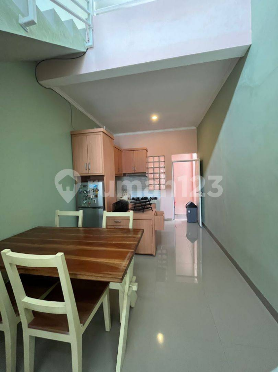 Modern House Near Schools and Shopping Centers