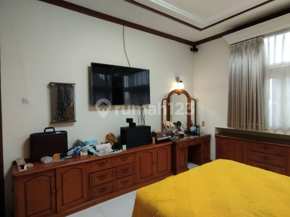 Luxurious Classic House Near Pasteur with Garden
