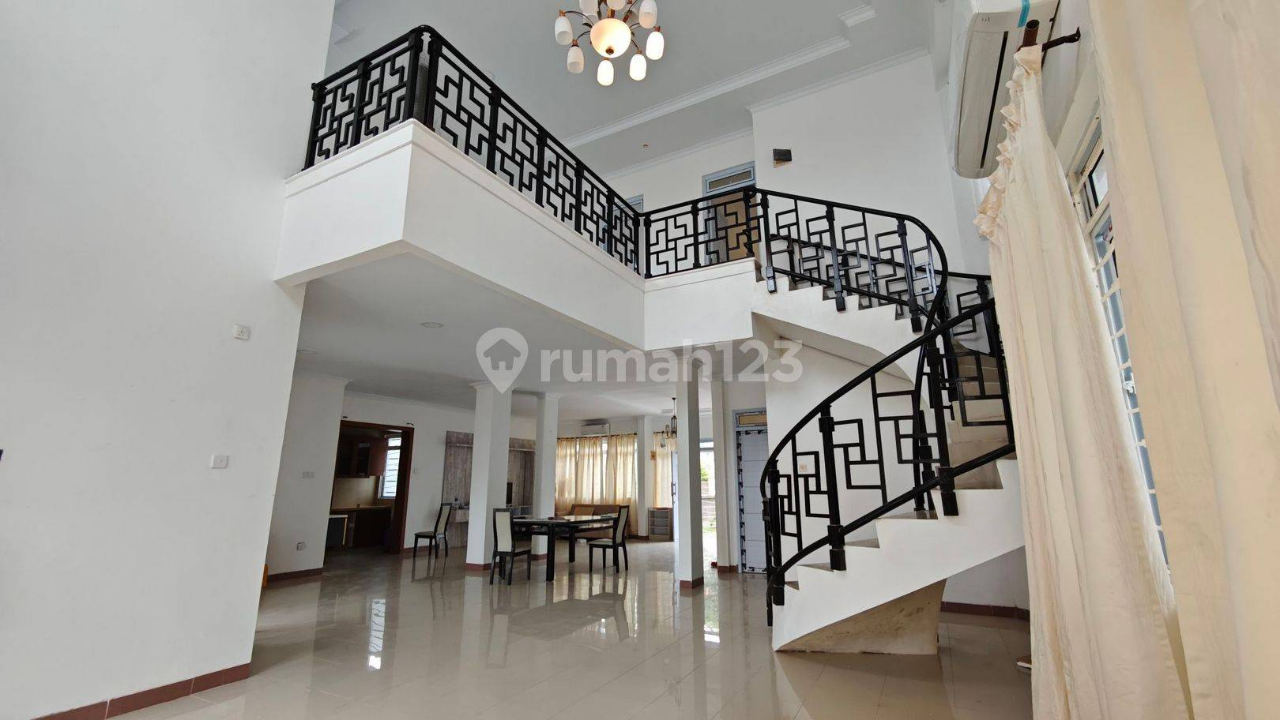 Large Villa with 4 Bedrooms in Oriental Dutamas