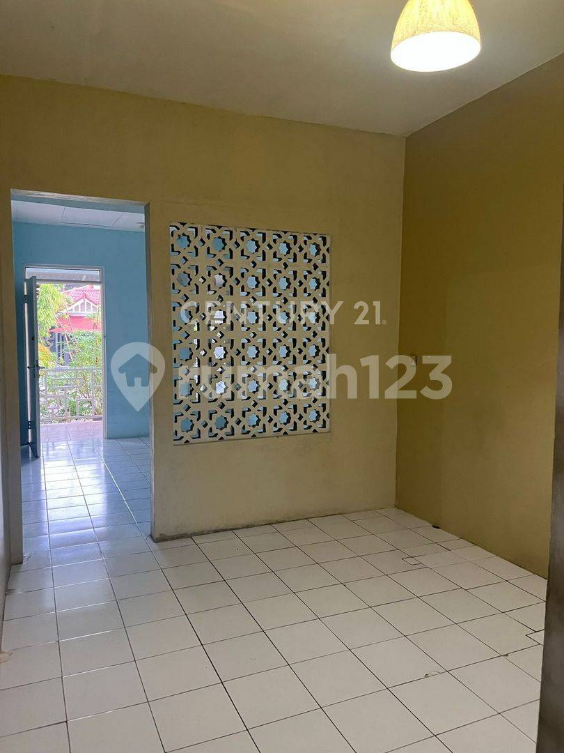 Strategic Location Near Mall and Schools