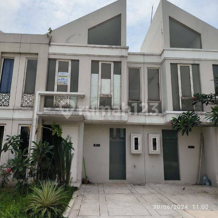 Modern Two-Bedroom House in Tandes with Security