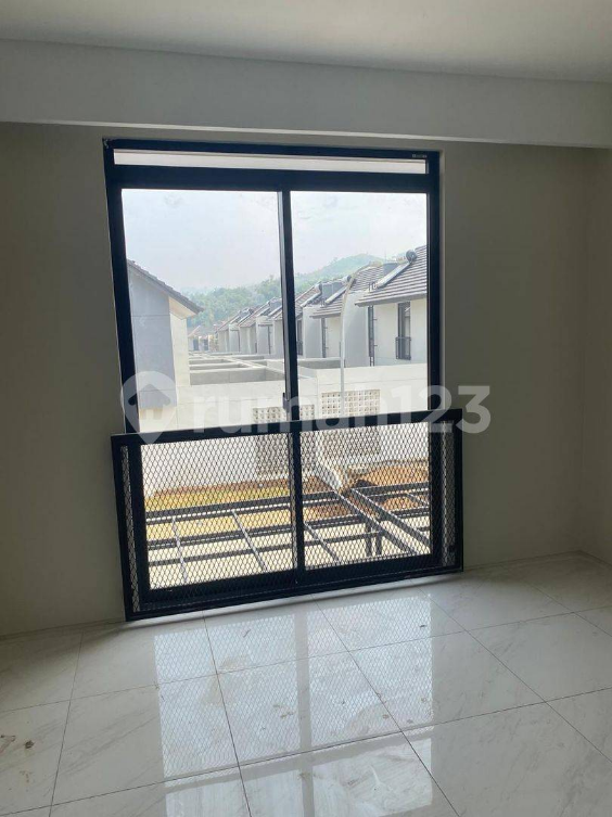 Modern 3-Bedroom House with Garden in Parahyangan
