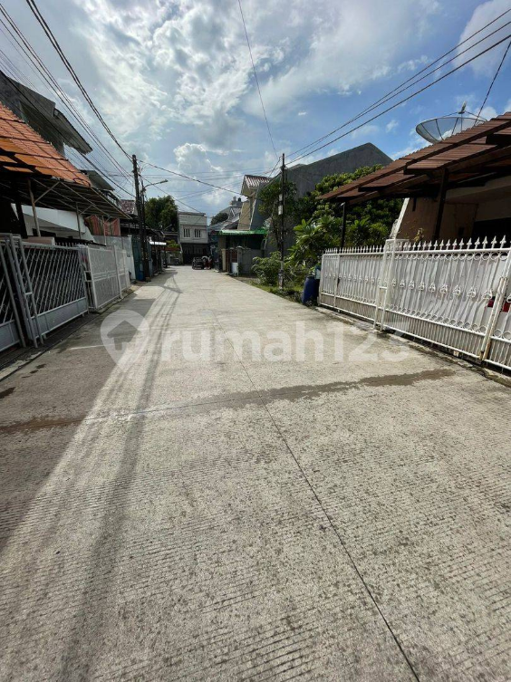 Spacious 3+1 Bedroom House in Kembangan Baru