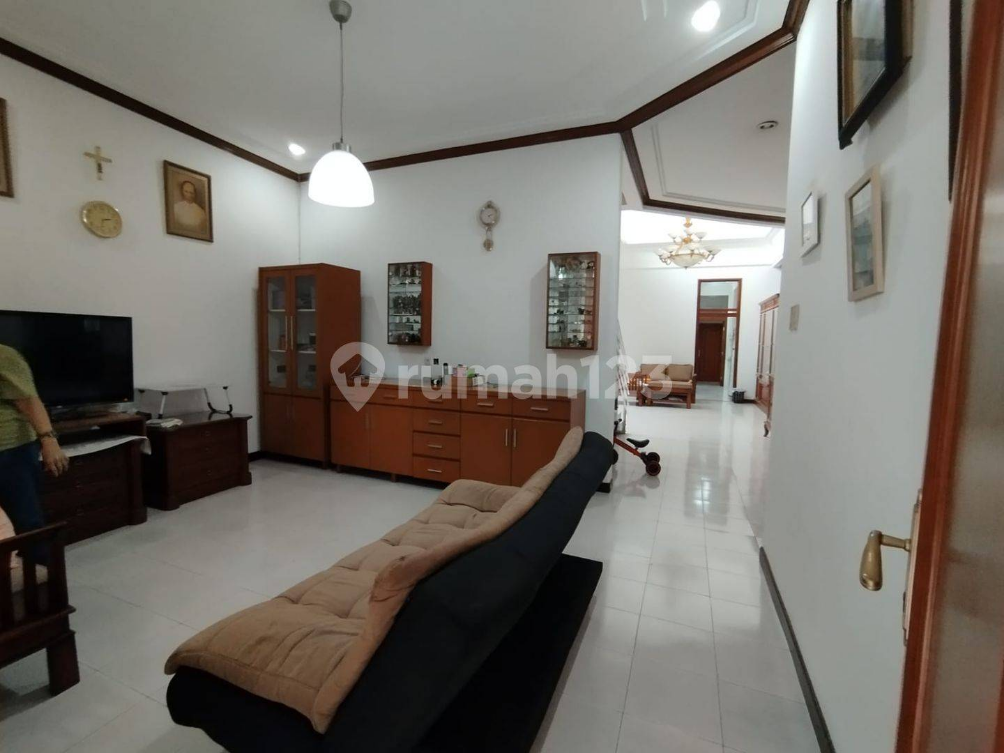 Luxurious Classic House Near Pasteur with Garden