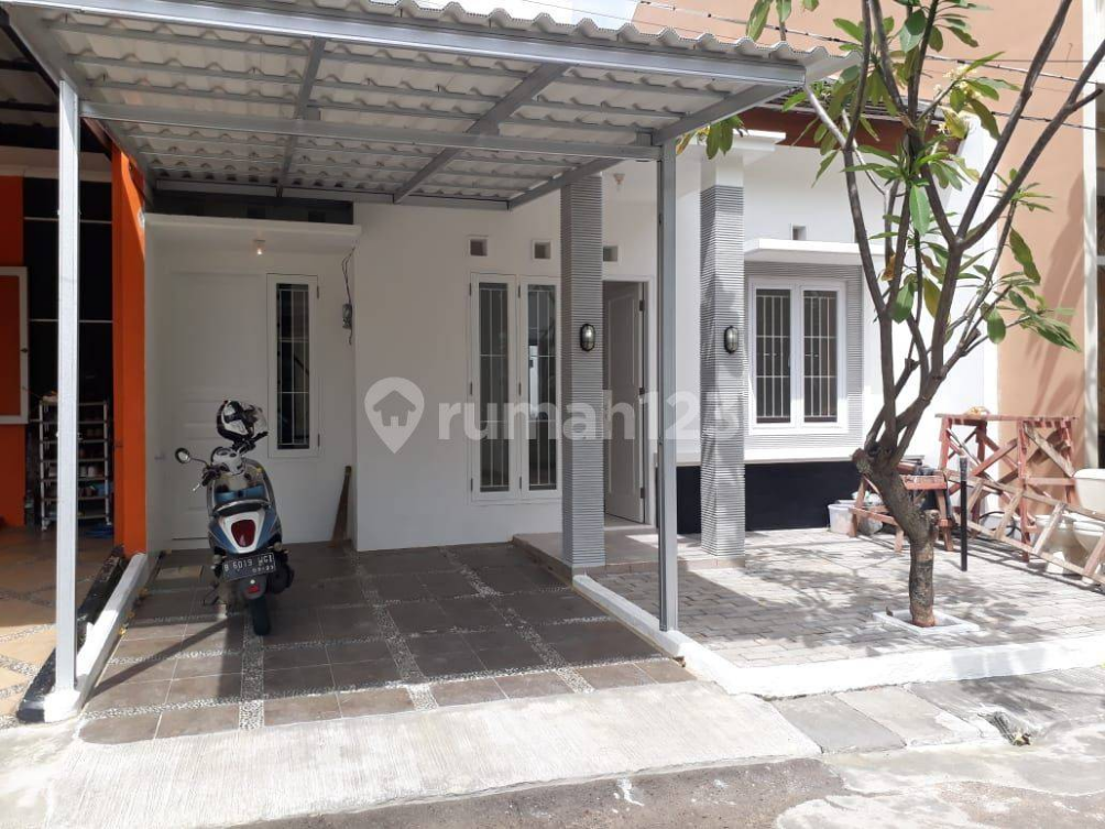 Modern Townhouse Near Pondok Ranji Station