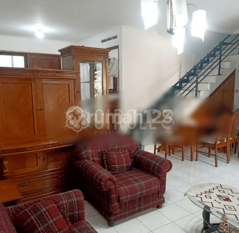 Spacious 4-Bedroom House with Modern Furnishings