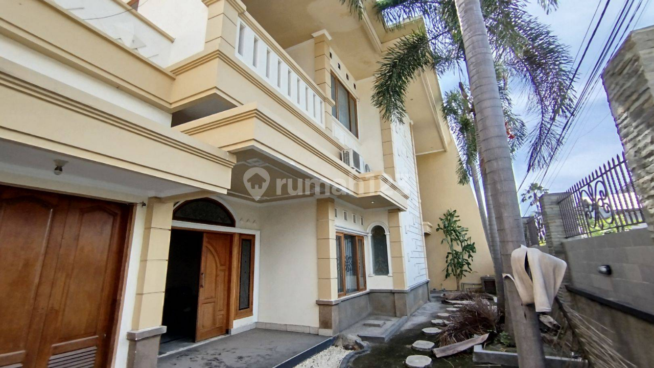 Luxurious 5-Bedroom House with Marble Floors